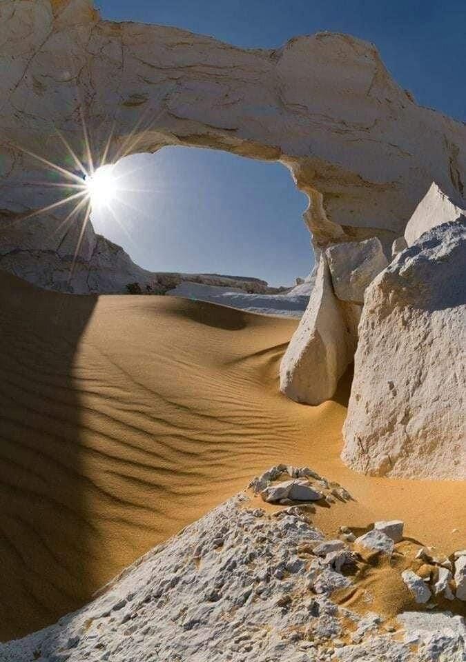 السياحة في الصحراء البيضاء